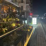 ホテル Bar Restorant Ylli 4*