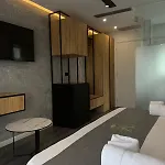 Bar Restorant Ylli فندق 4*