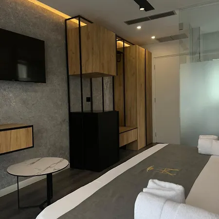 Bar Restorant Ylli 酒店 4*