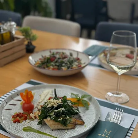 Bar Restorant Ylli 酒店 Shëngjin